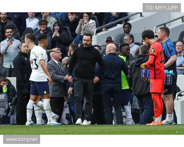英媒称德泽尔比助力哈维西蒙斯等球员提升 英媒称德泽尔比助力哈维西蒙斯等球员提升